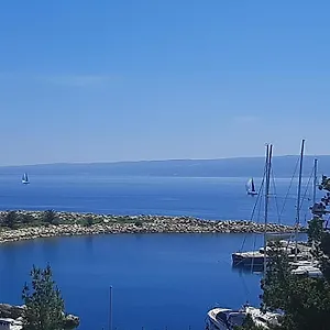 https://old-captains-apartments.splithotels.org