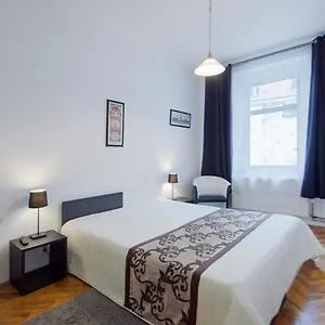 modern-apartment-skolska-20.praguehotelsweb.com/